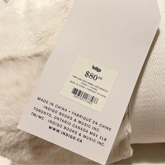 Indigo Cozy Cabin Faux Fur Throw 50” x 60” - Picture 3 of 16